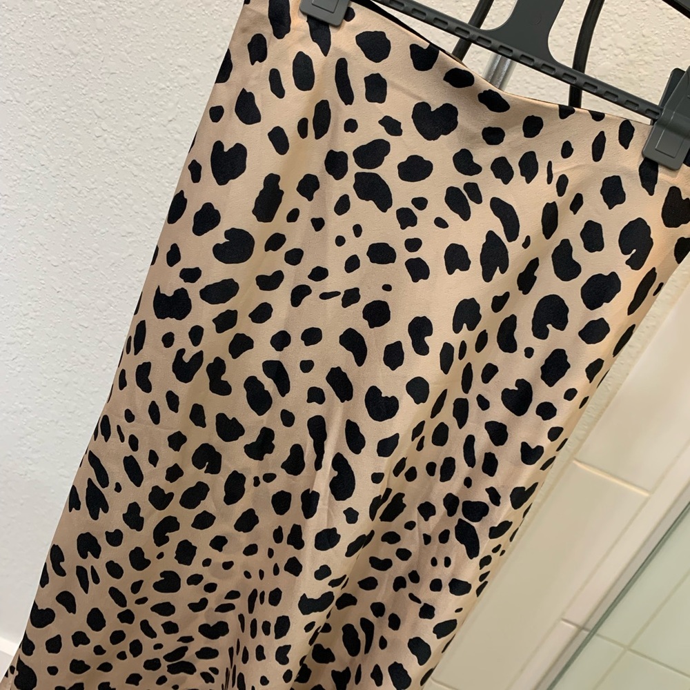 NWT Silky knee length skirt